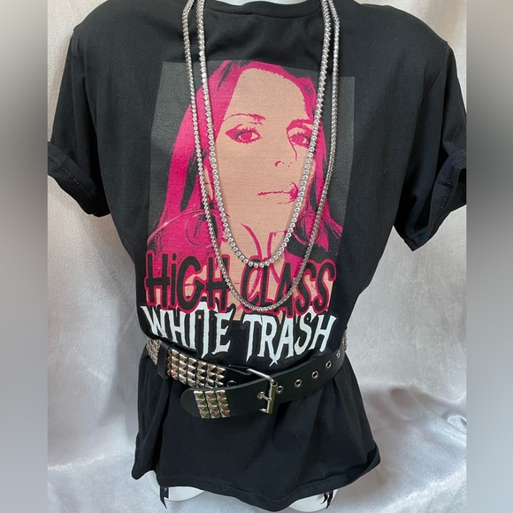 High class white trash! Get our exclusive Julia Fox trashy tee size Large Men’s - Picture 9 of 11